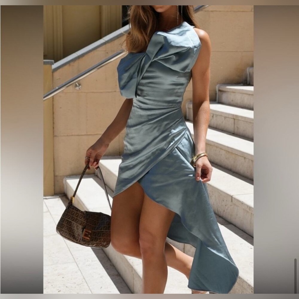Elliatt Elliatt Vaudeville Satin Cocktail Dress in Arctic Blue B341